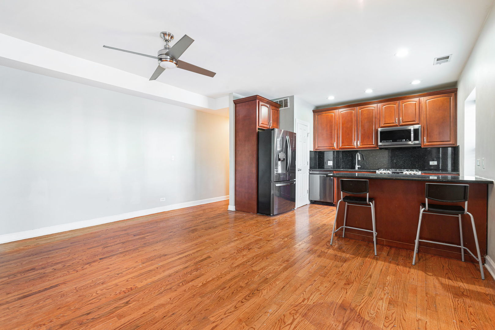 6324 S Kimbark Avenue Unit: 104