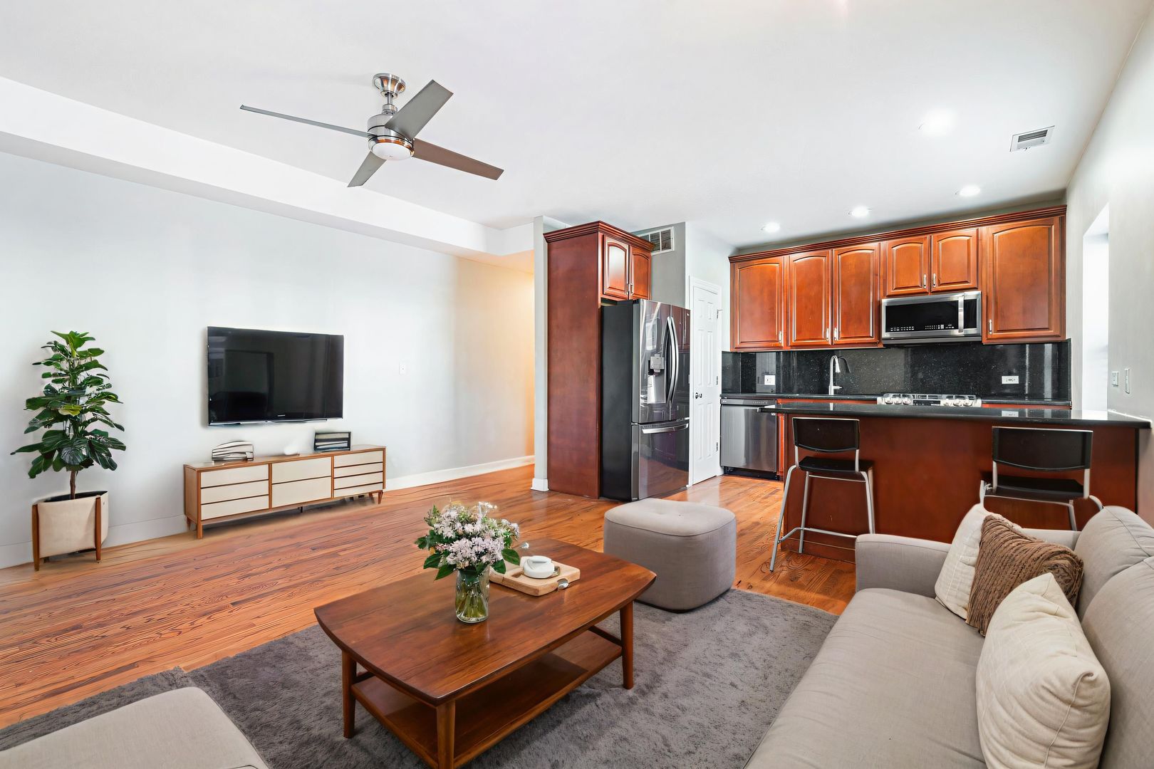 6324 S Kimbark Avenue Unit: 104