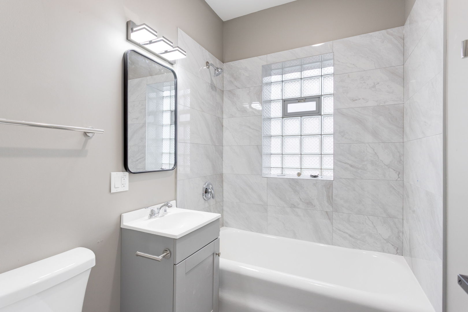 8022 S Ellis Avenue Unit: 1A