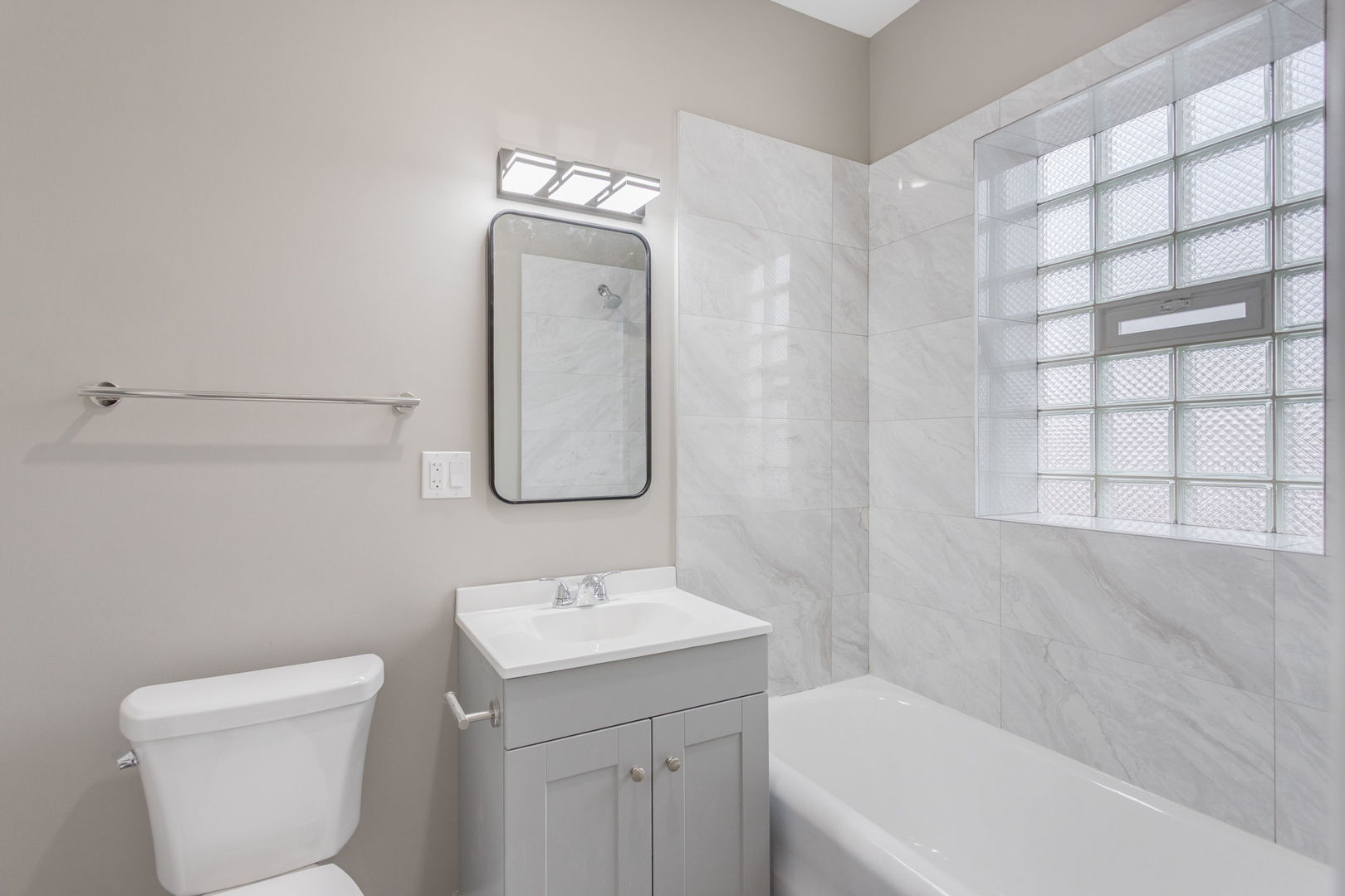 8022 S Ellis Avenue Unit: 1B