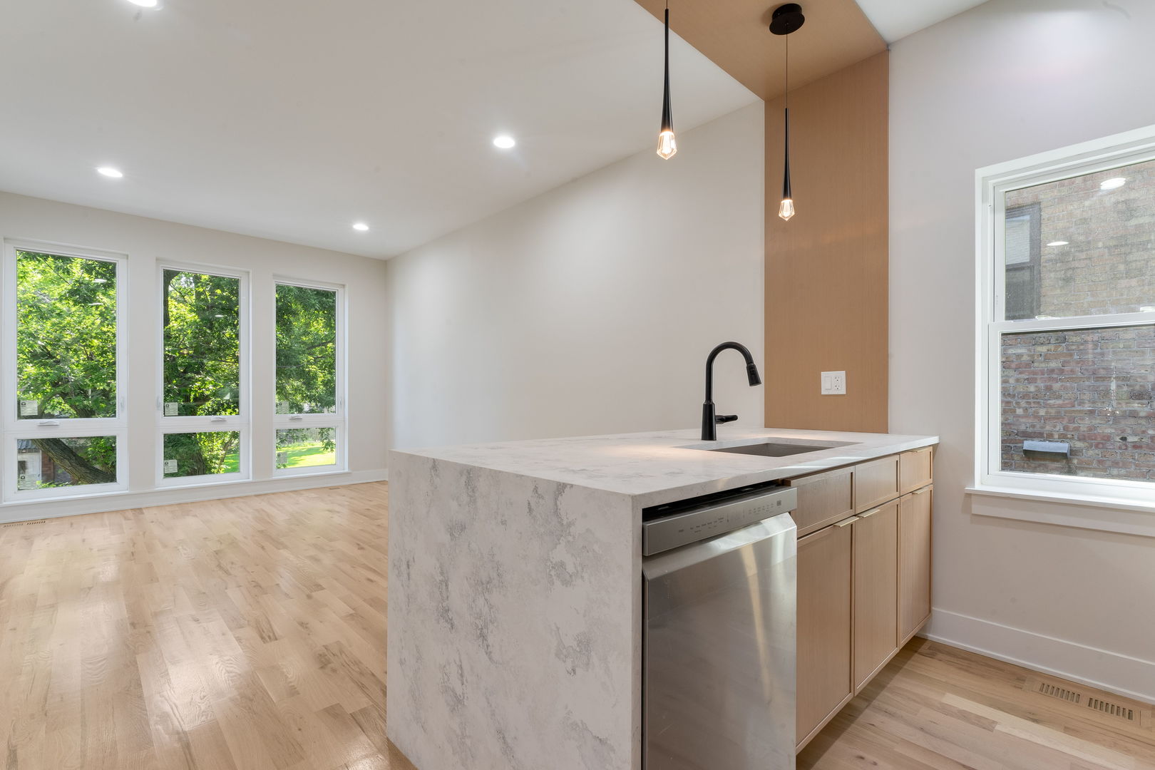 6408 S Vernon Avenue Unit: 2