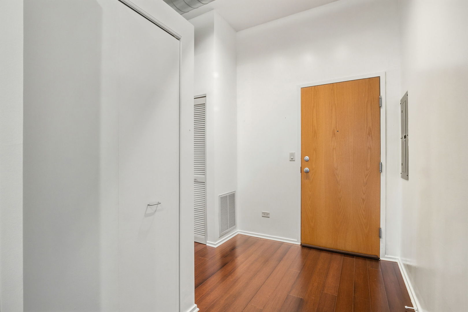 1000 E 53rd Street Unit: 219