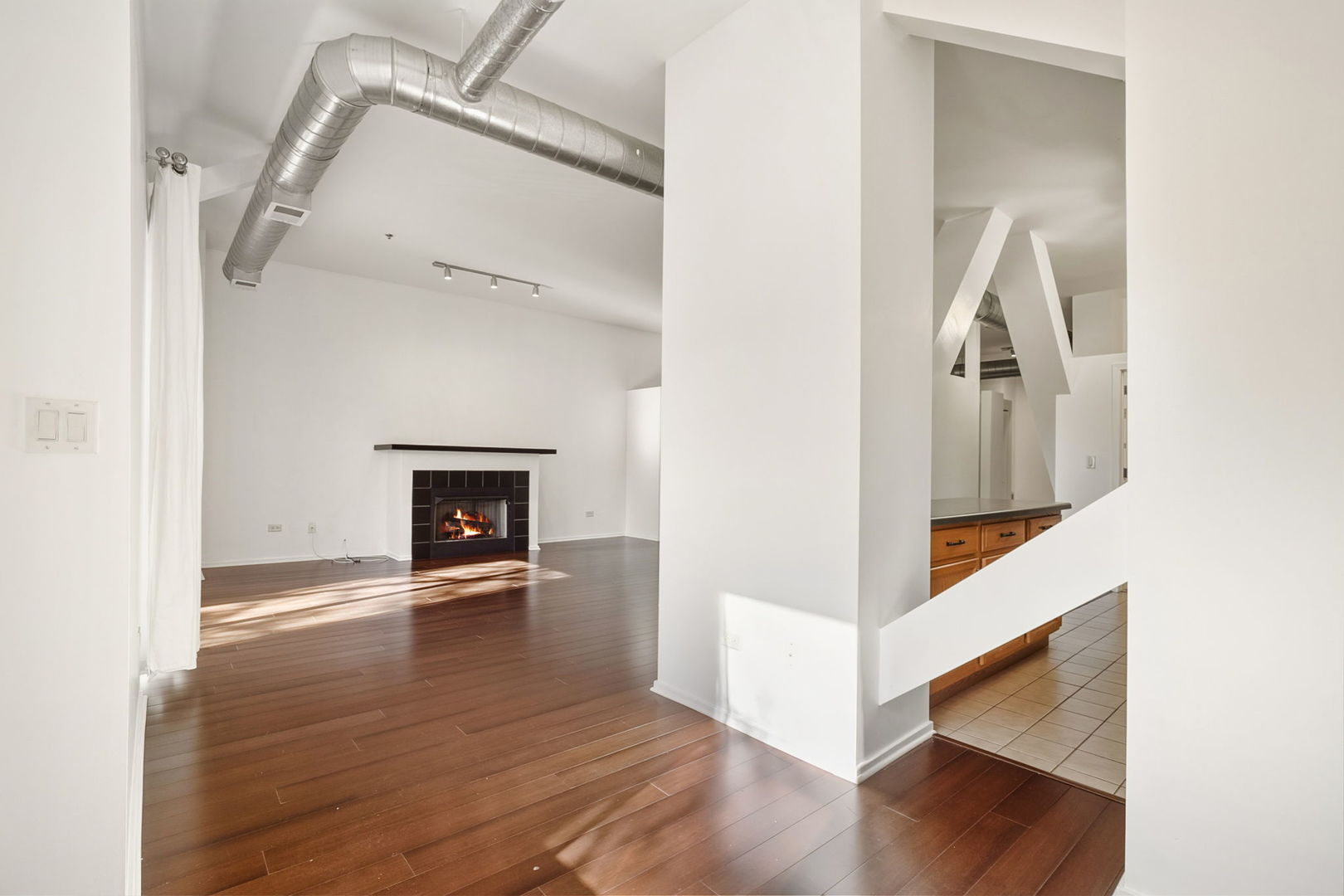 1000 E 53rd Street Unit: 219