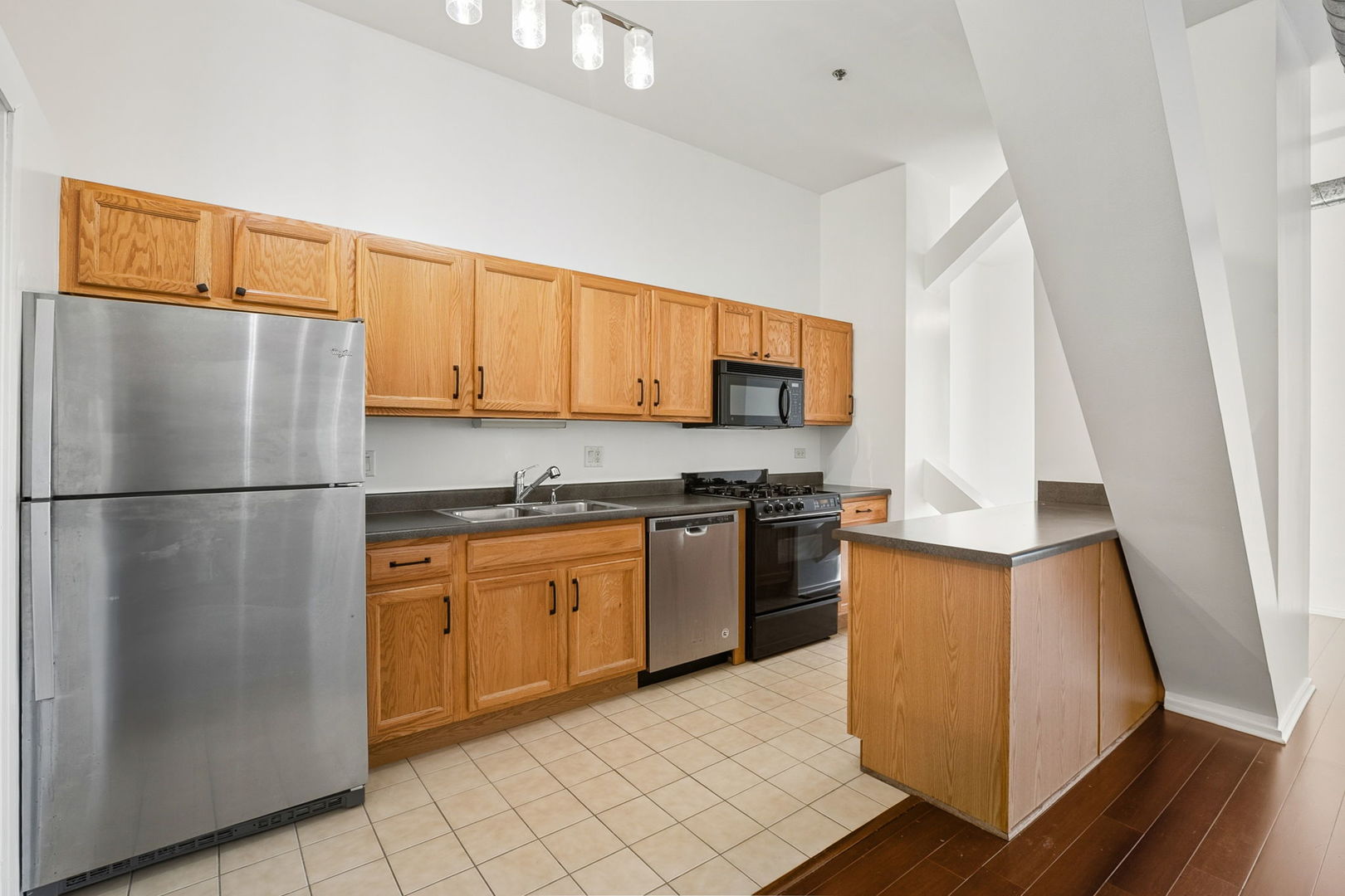1000 E 53rd Street Unit: 219