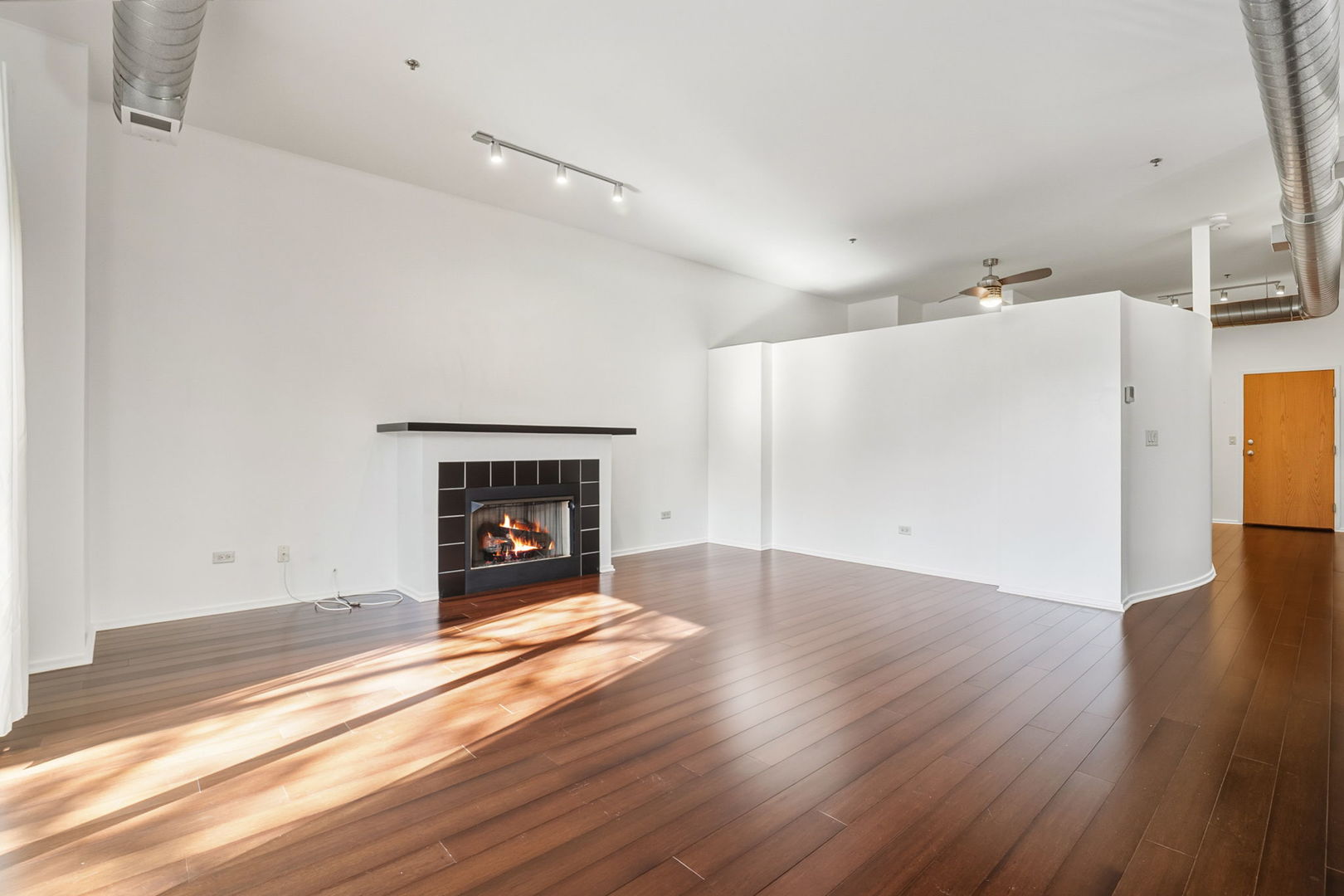 1000 E 53rd Street Unit: 219