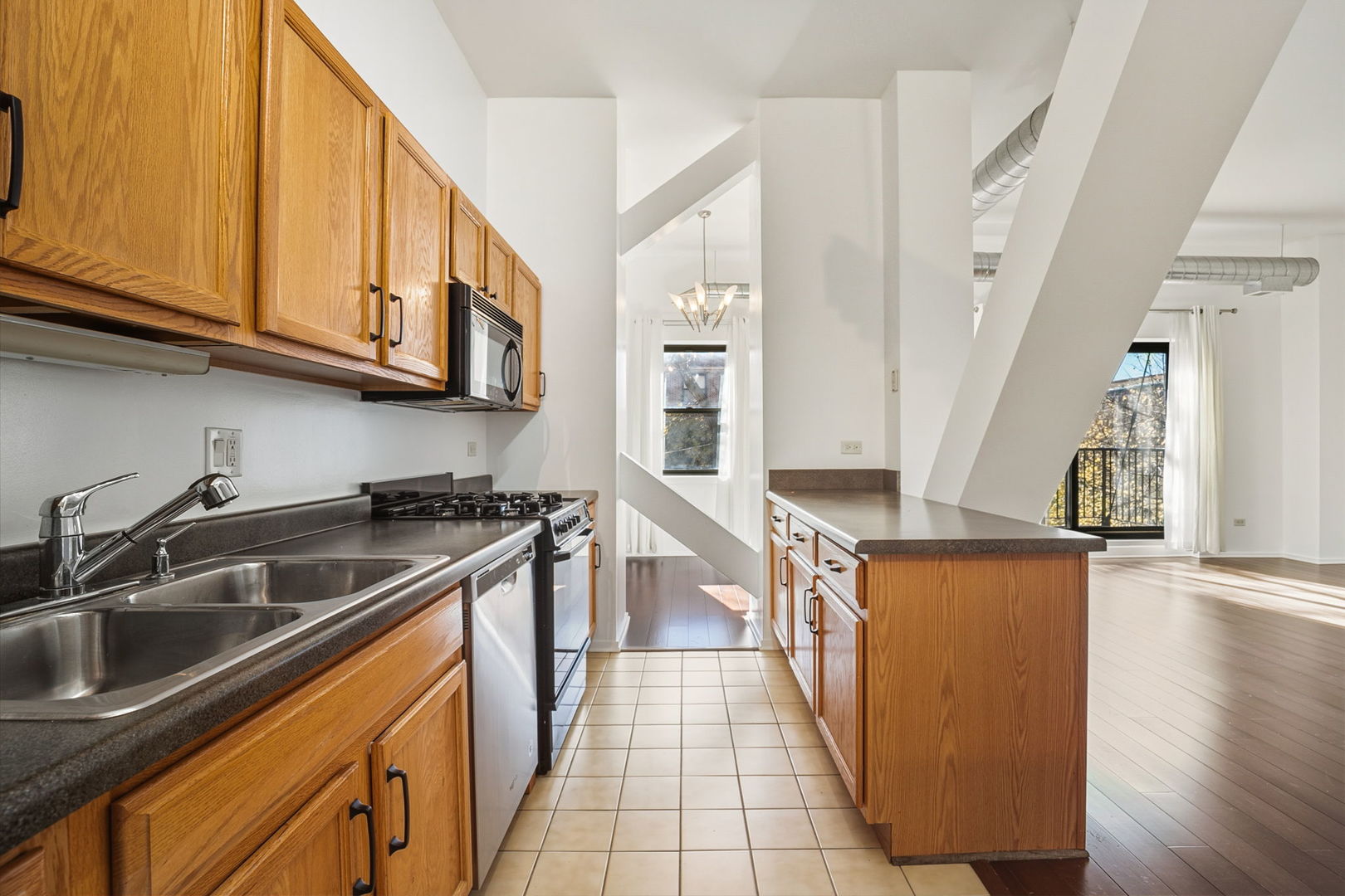 1000 E 53rd Street Unit: 219