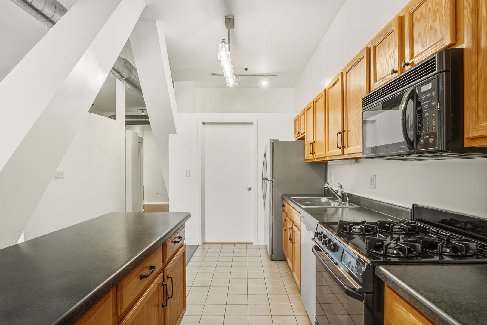 1000 E 53rd Street Unit: 219