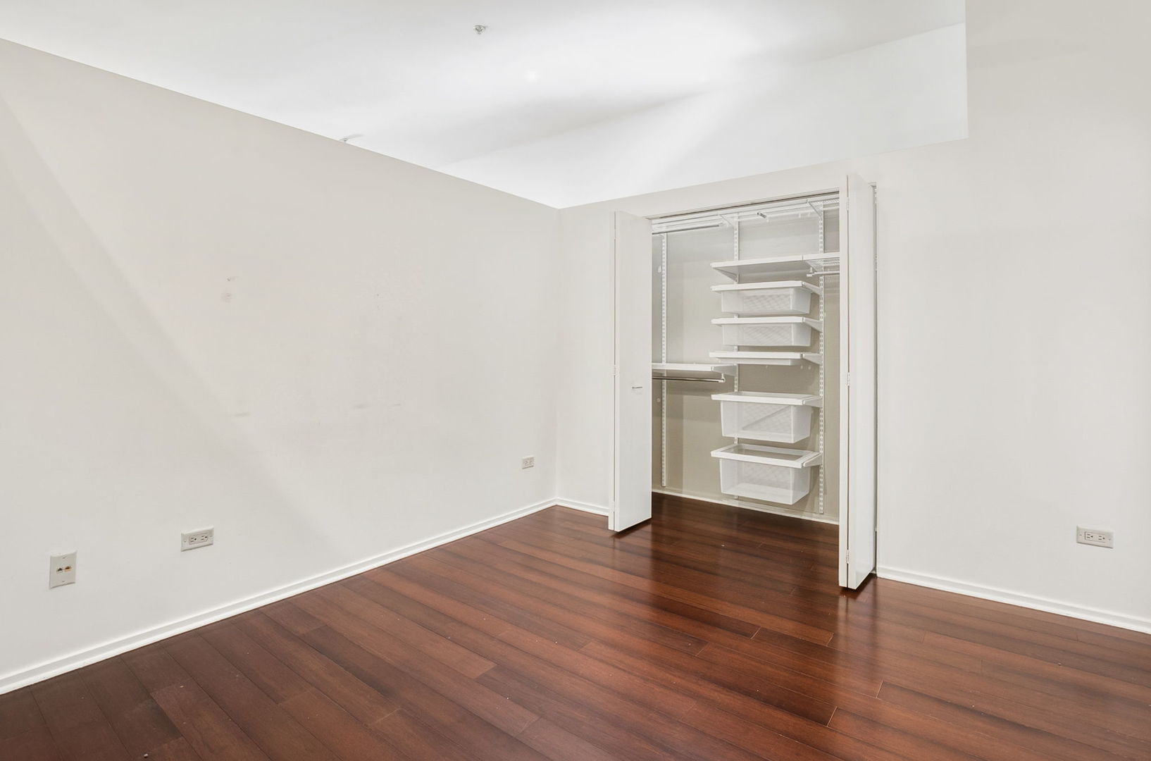 1000 E 53rd Street Unit: 219