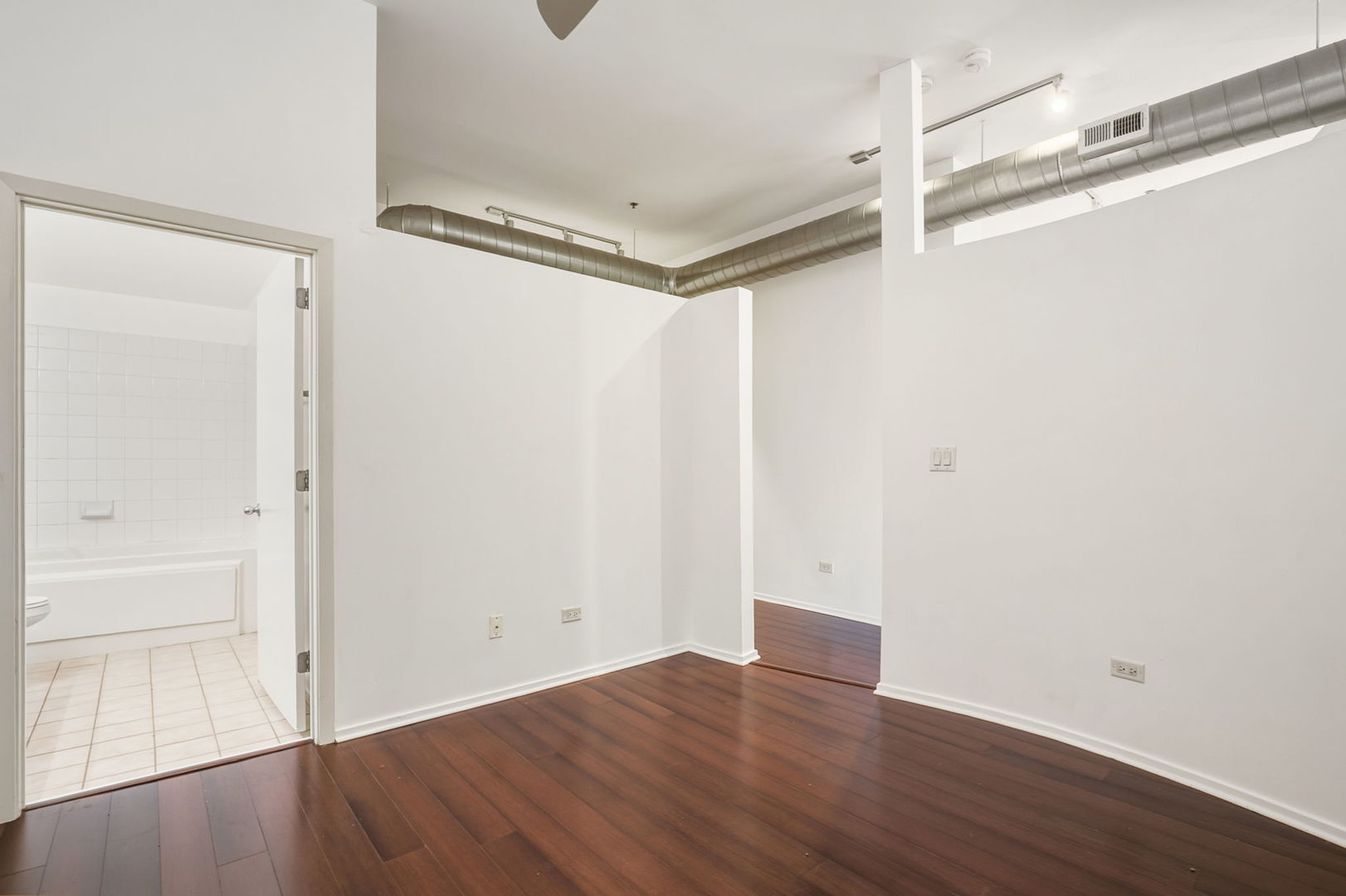 1000 E 53rd Street Unit: 219