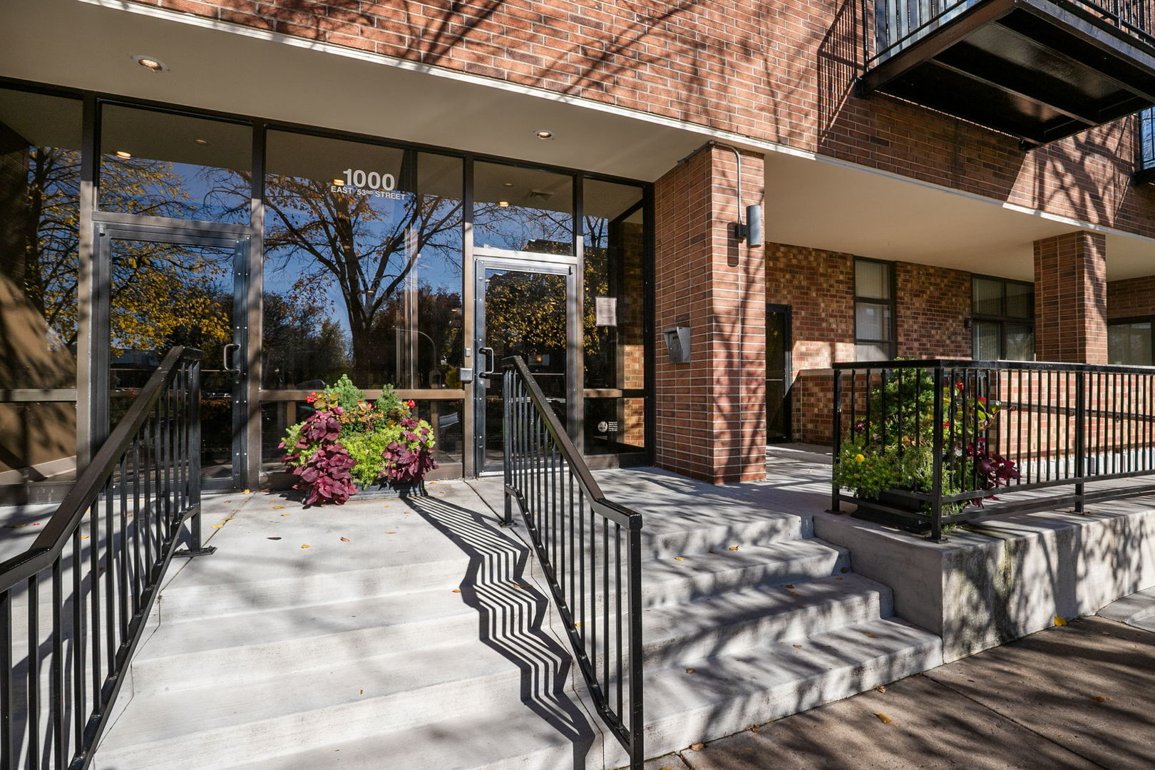 1000 E 53rd Street Unit: 219