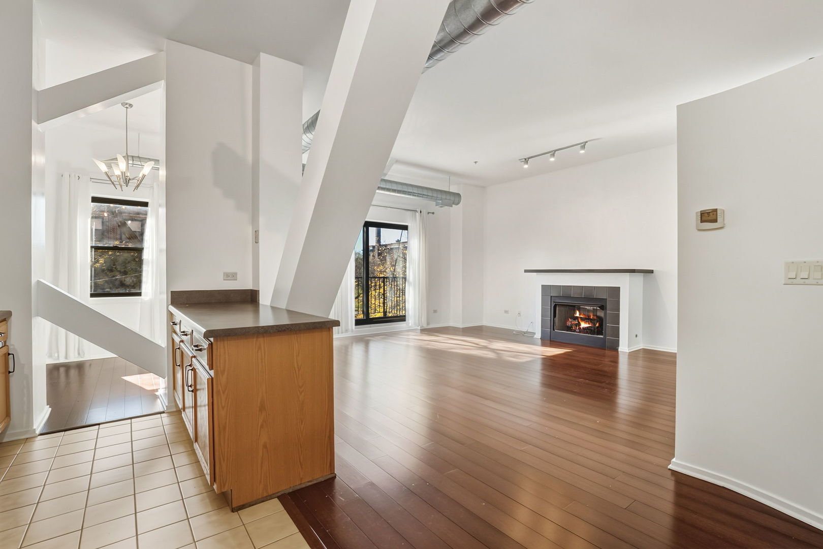 1000 E 53rd Street Unit: 219