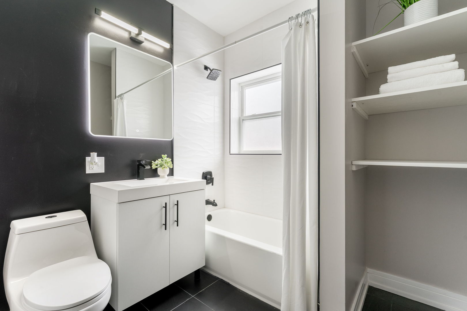 6101 S Maplewood Avenue