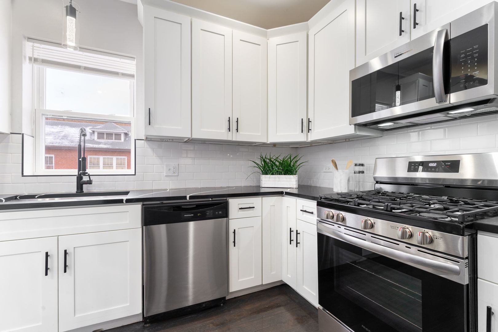 6101 S Maplewood Avenue