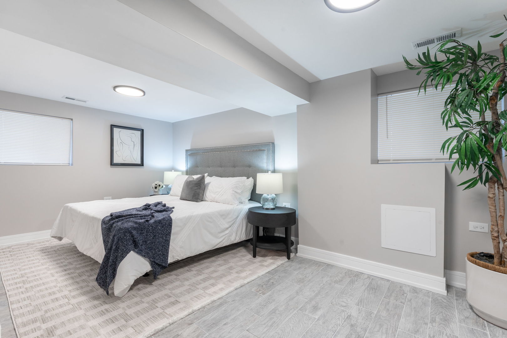 6101 S Maplewood Avenue