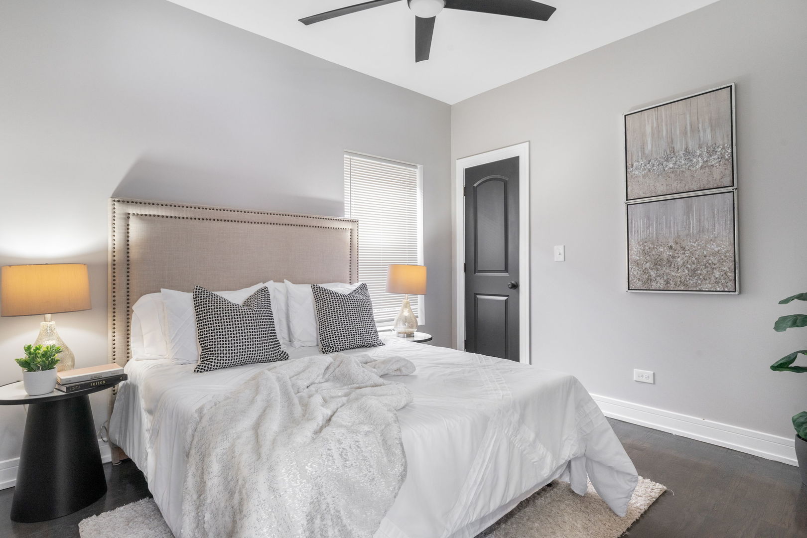 6101 S Maplewood Avenue