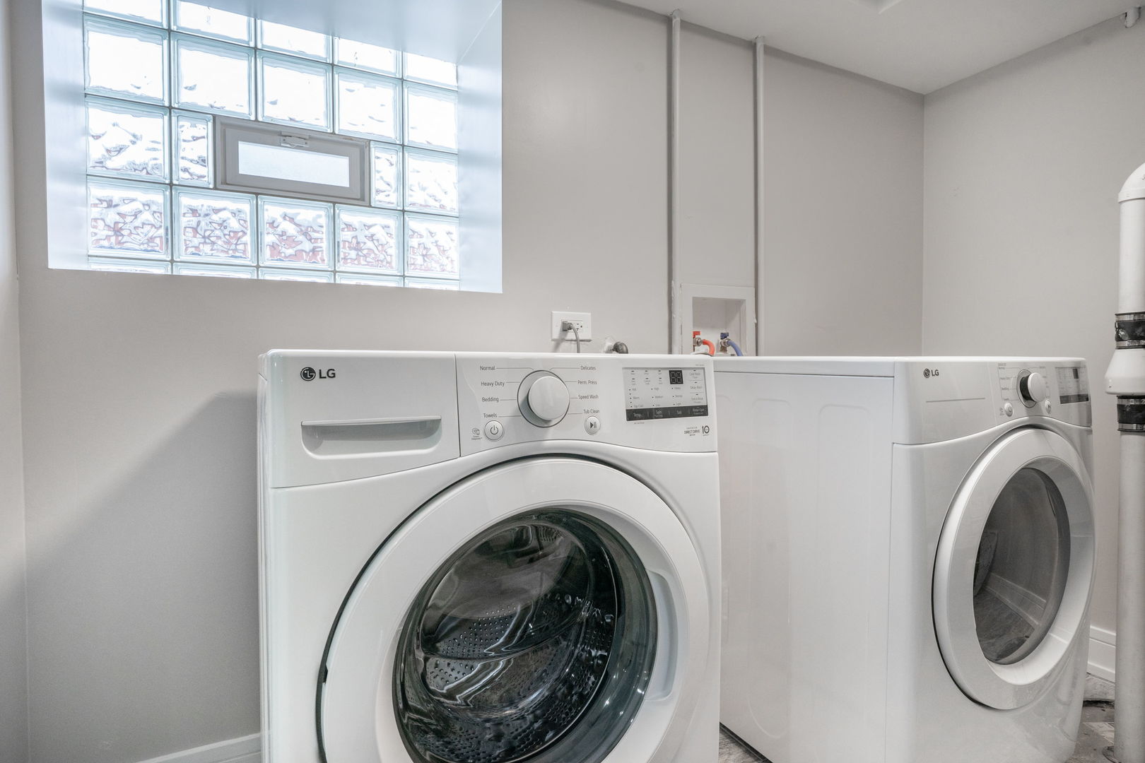 6101 S Maplewood Avenue