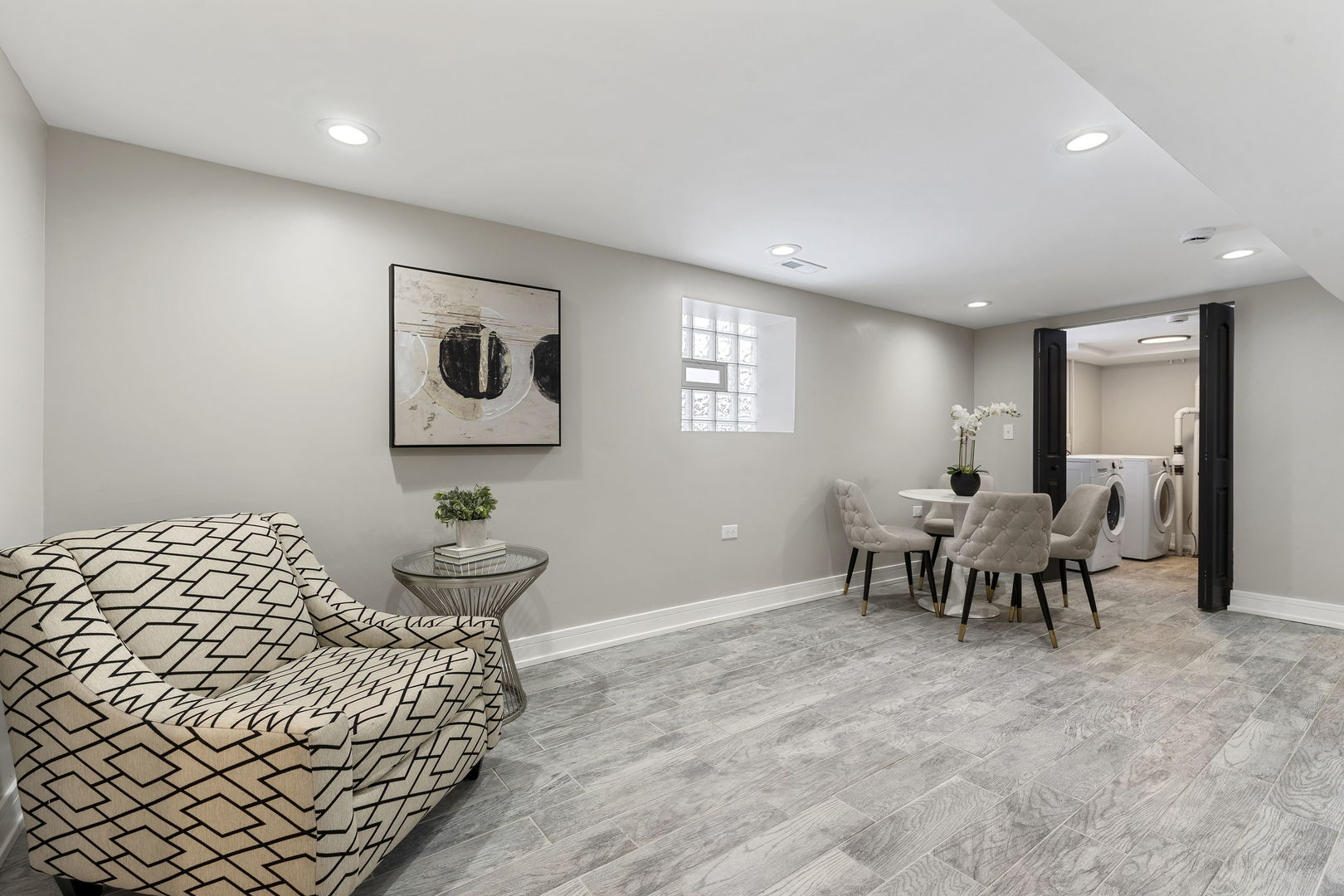 6101 S Maplewood Avenue