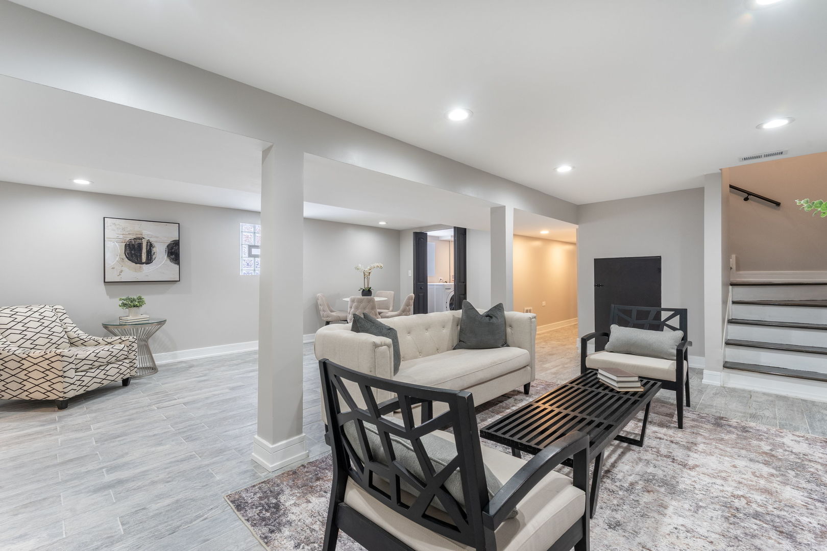 6101 S Maplewood Avenue