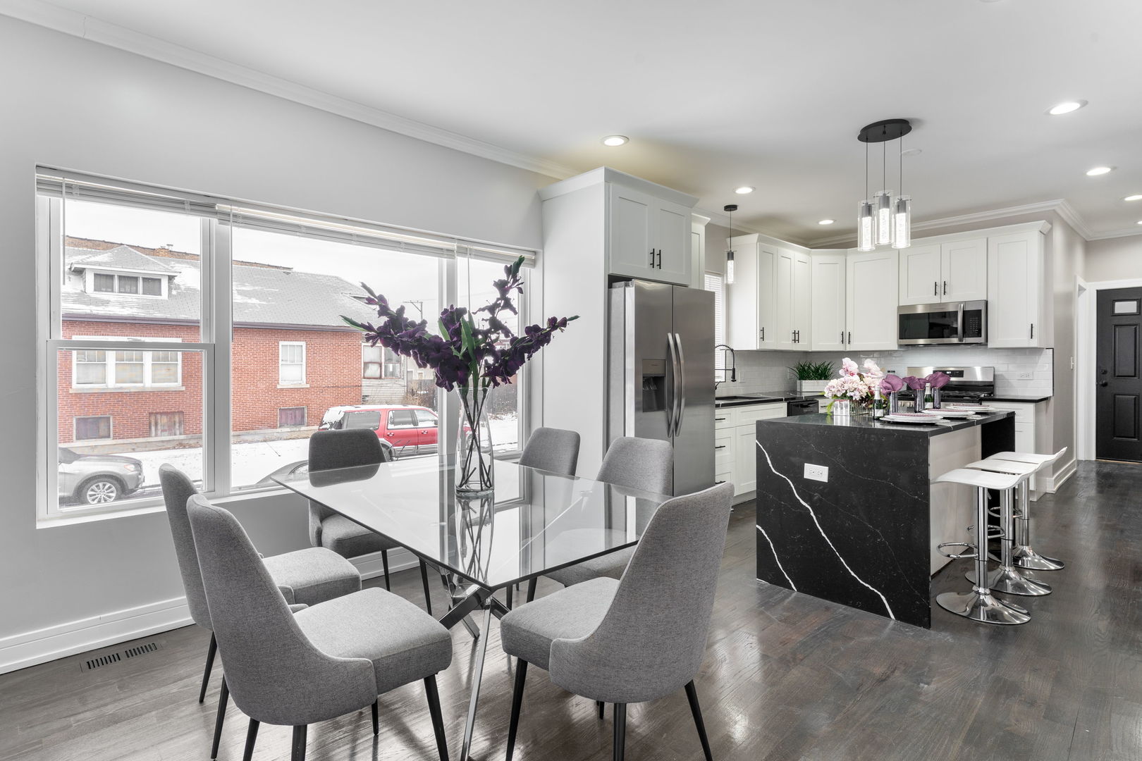 6101 S Maplewood Avenue