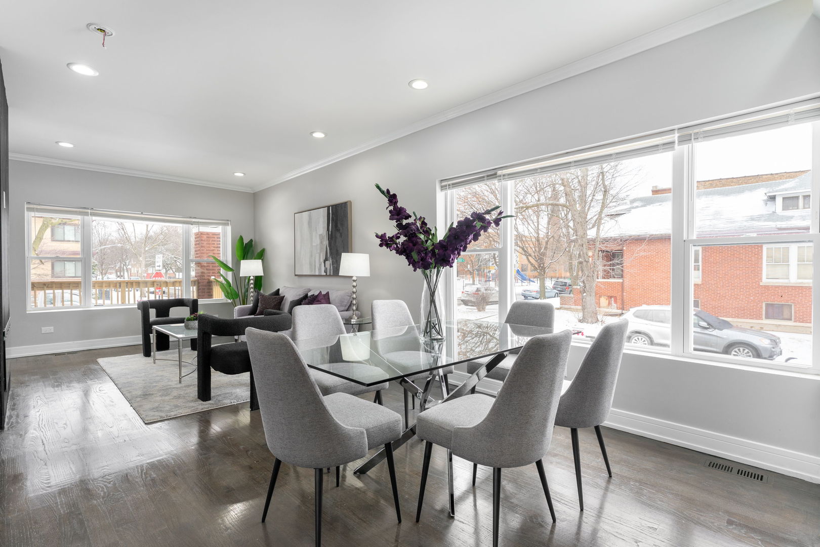 6101 S Maplewood Avenue