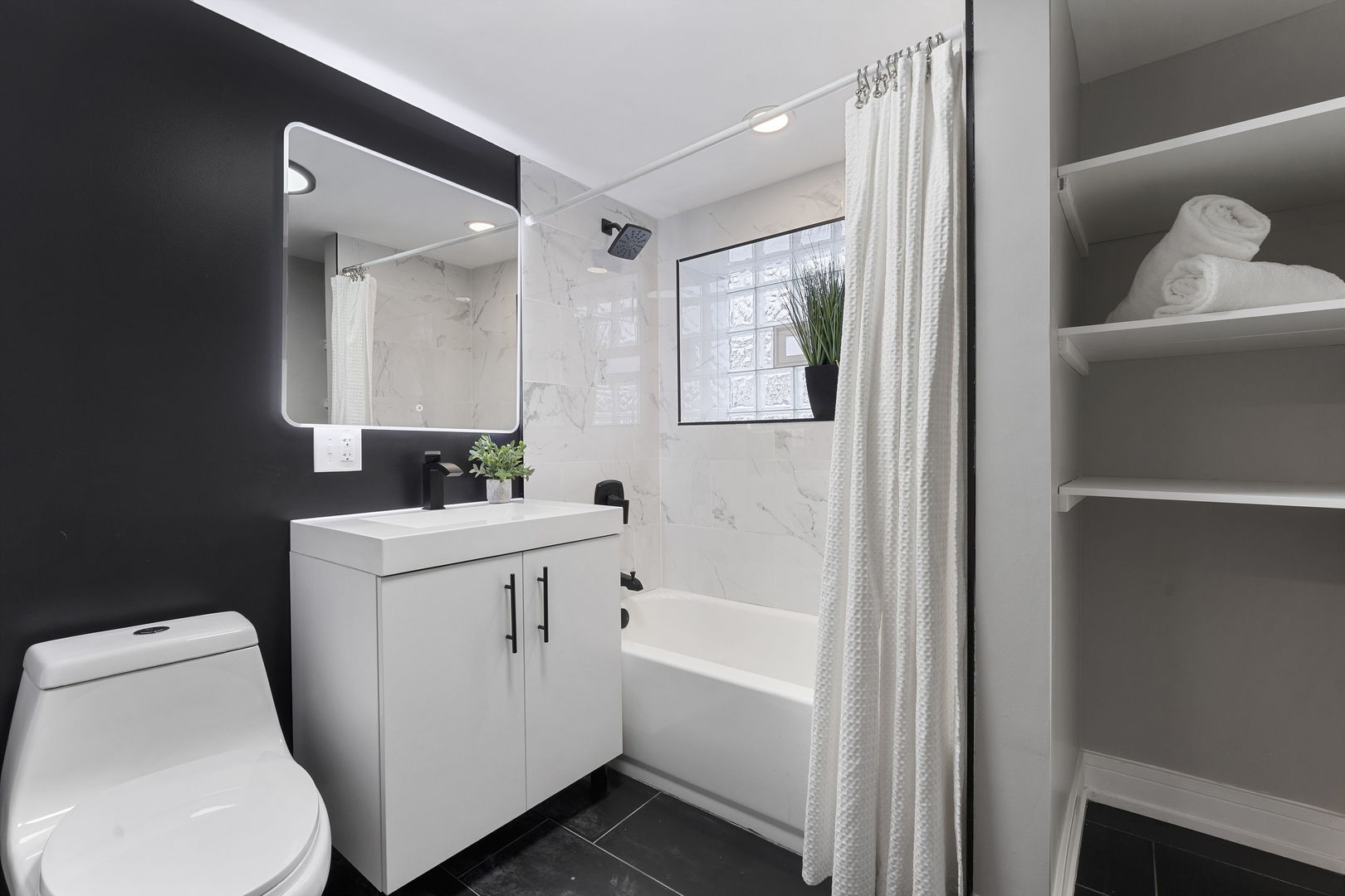 6101 S Maplewood Avenue