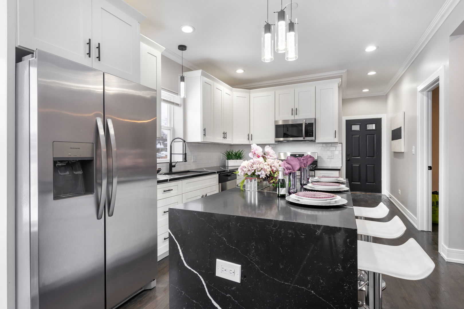 6101 S Maplewood Avenue