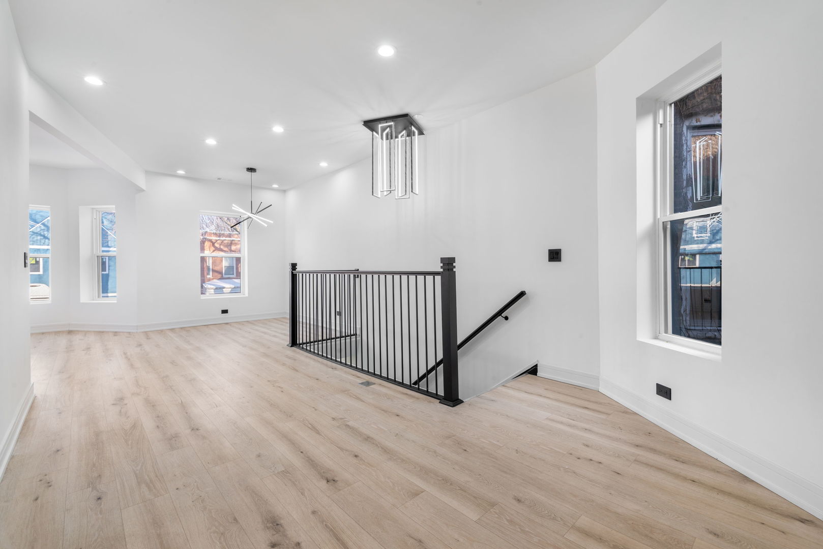 6430 S Eberhart Avenue Unit: 2