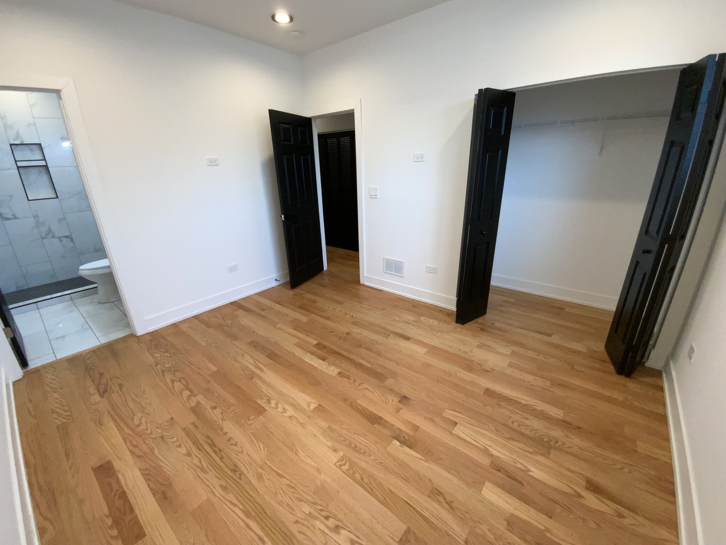 6325 S Langley Avenue