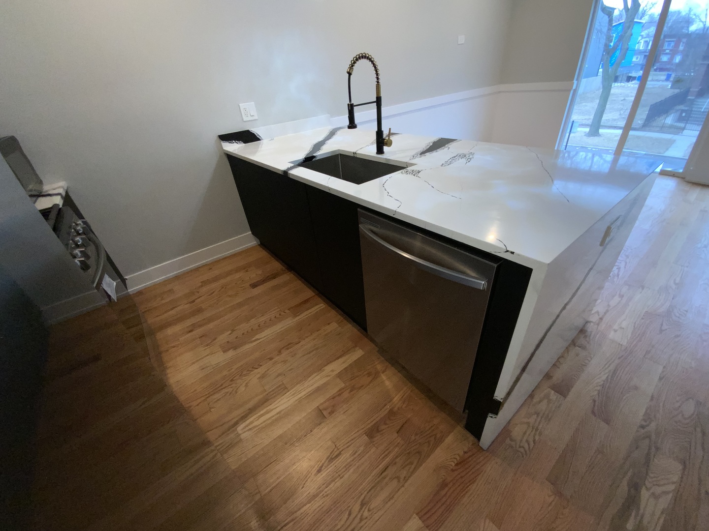 6325 S Langley Avenue