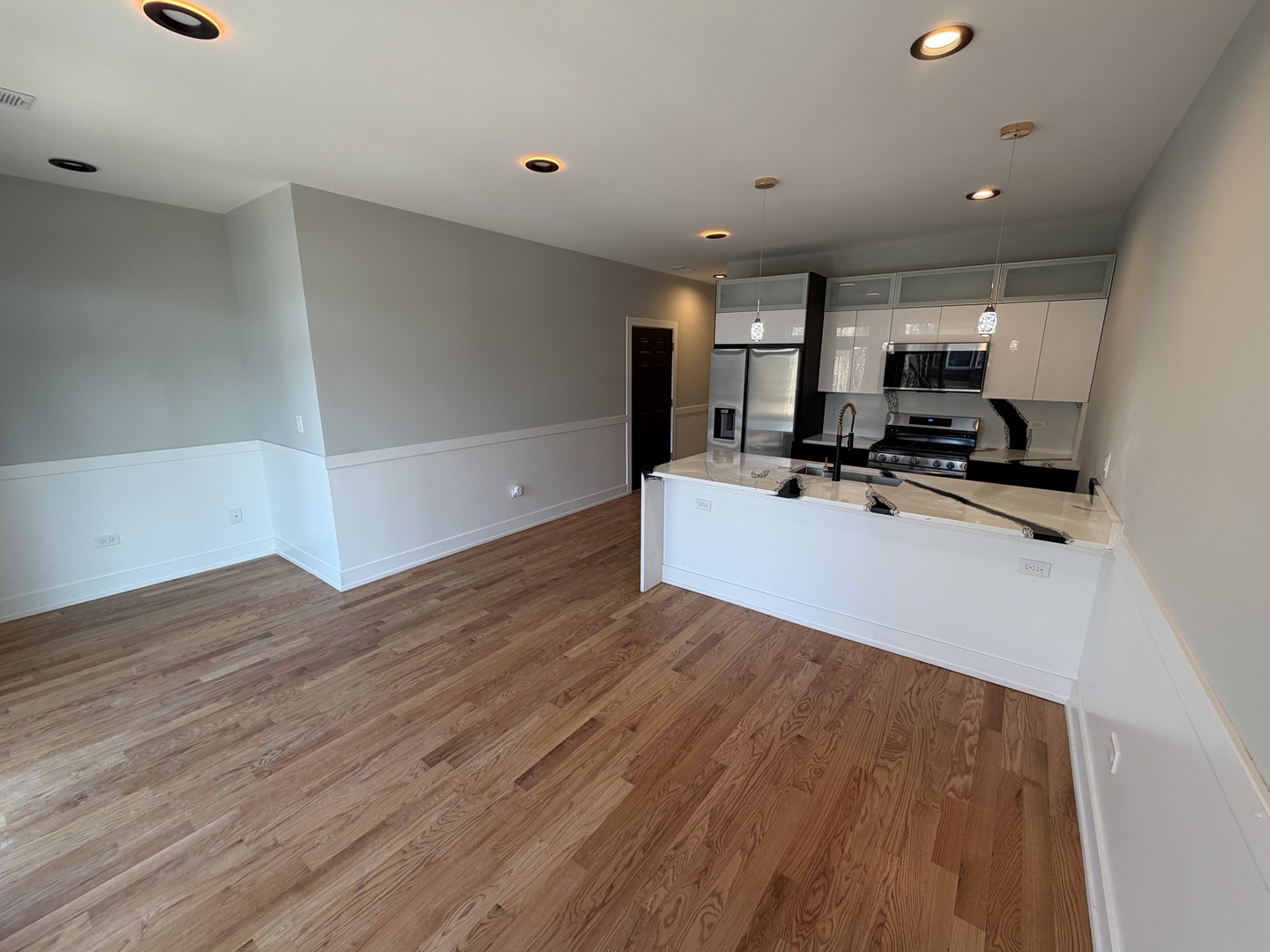 6325 S Langley Avenue