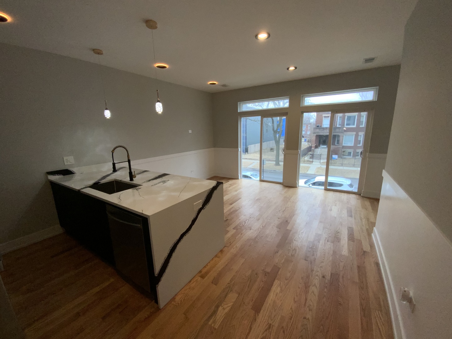 6325 S Langley Avenue