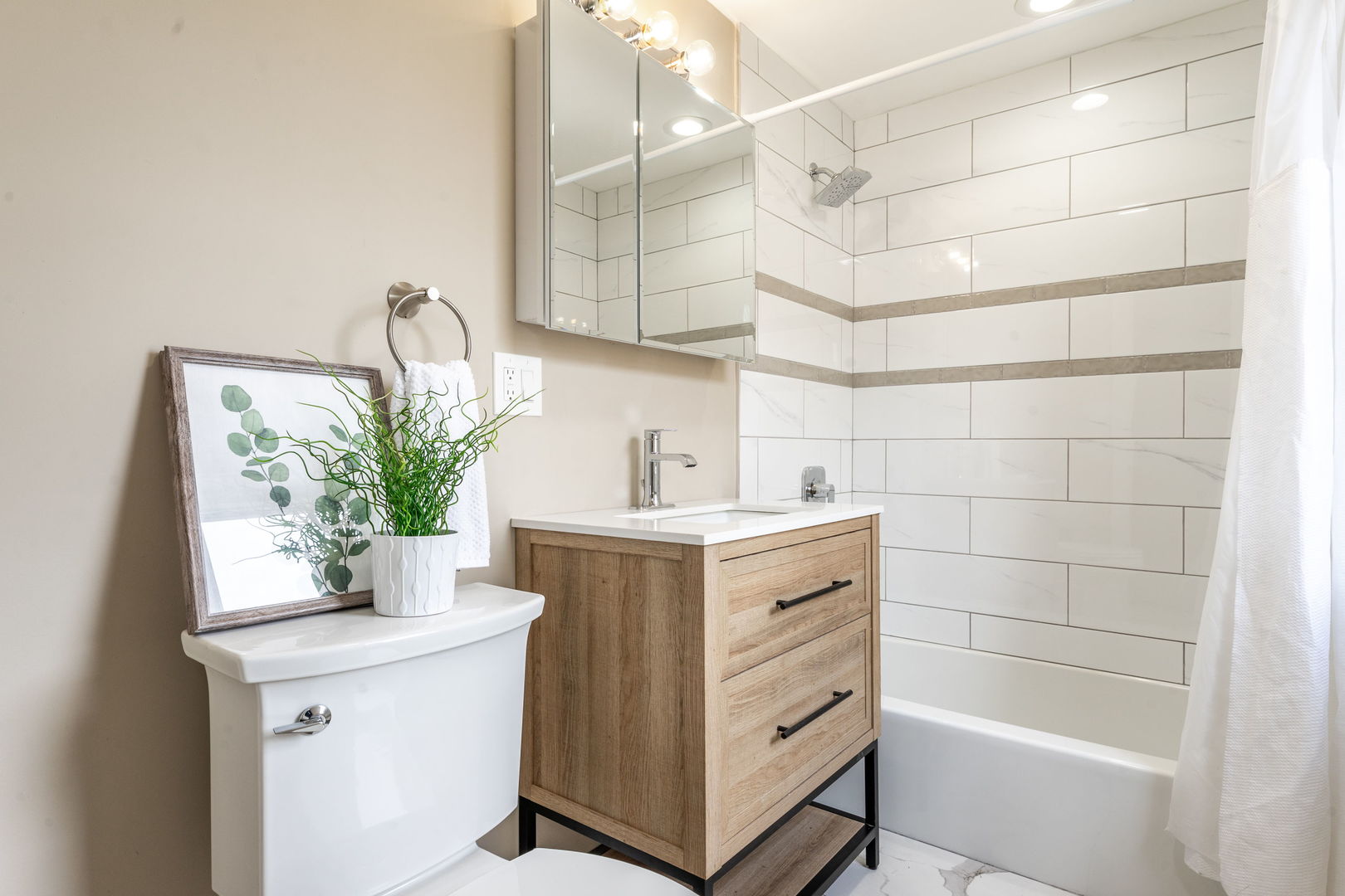 9332 S Bishop Street