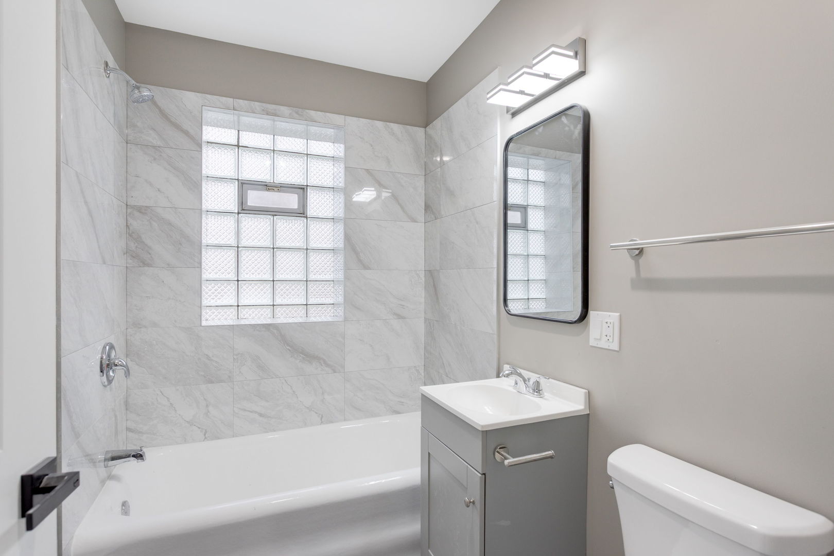 8022 S Ellis Avenue Unit: 1A