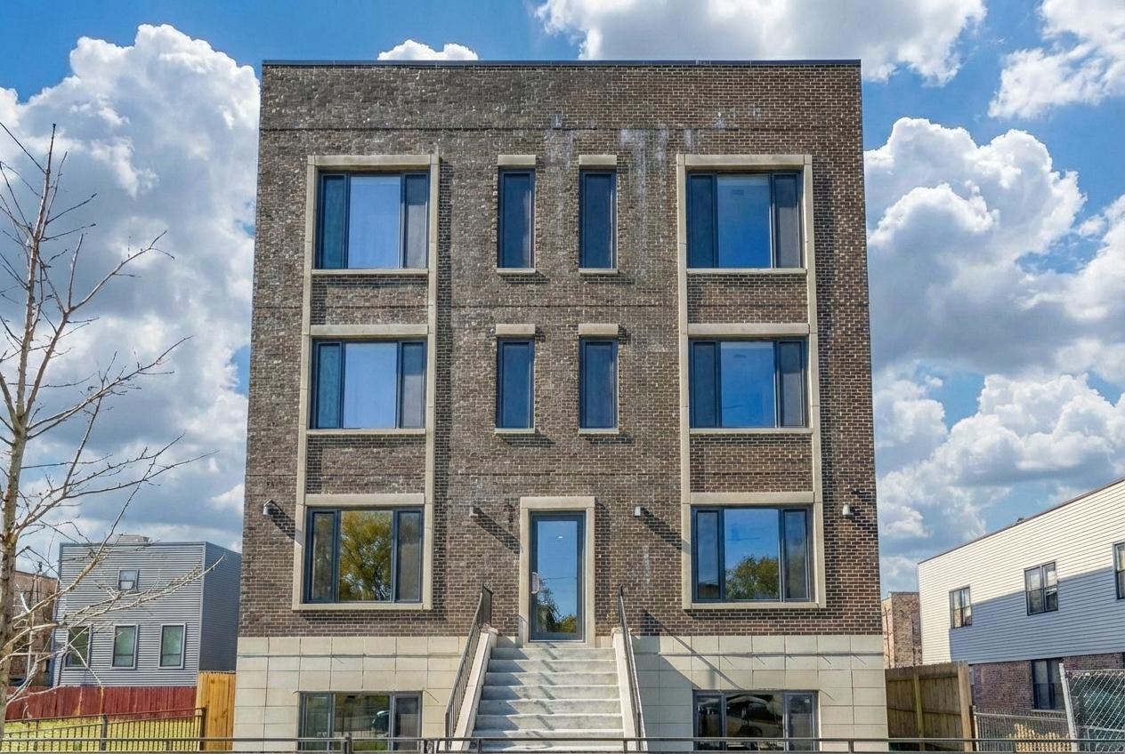 4846 S Saint Lawrence Avenue Unit: 101