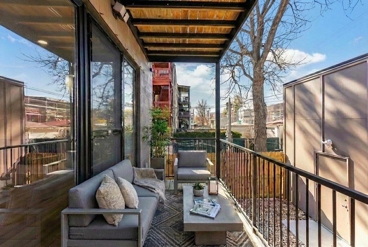 4846 S Saint Lawrence Avenue Unit: 101