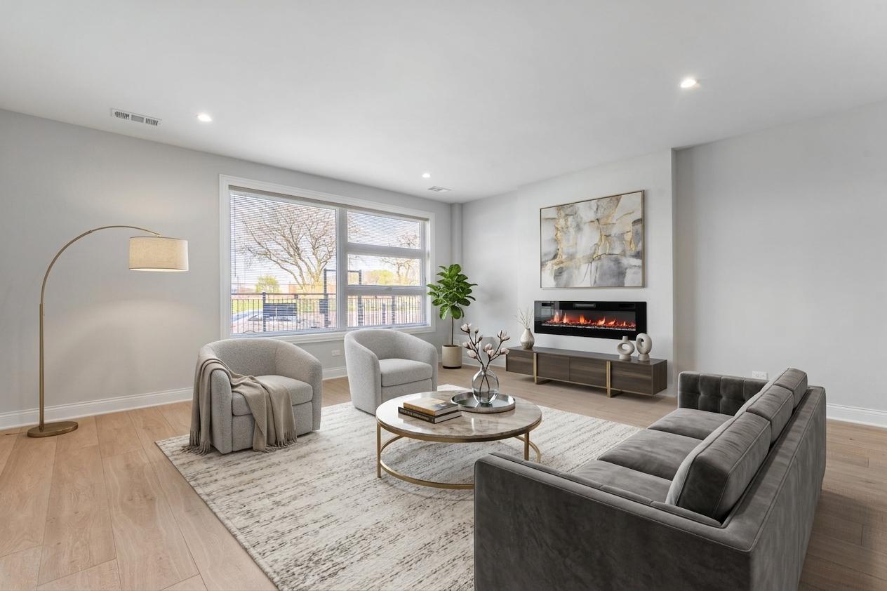 4817 S Wabash Avenue Unit: 2