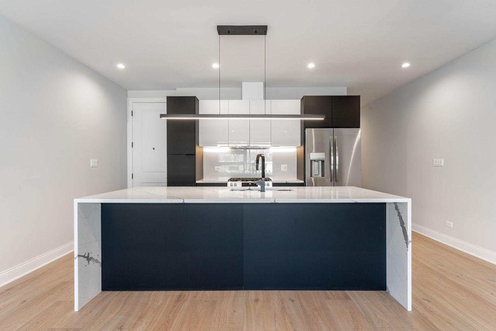 4817 S Wabash Avenue Unit: 2