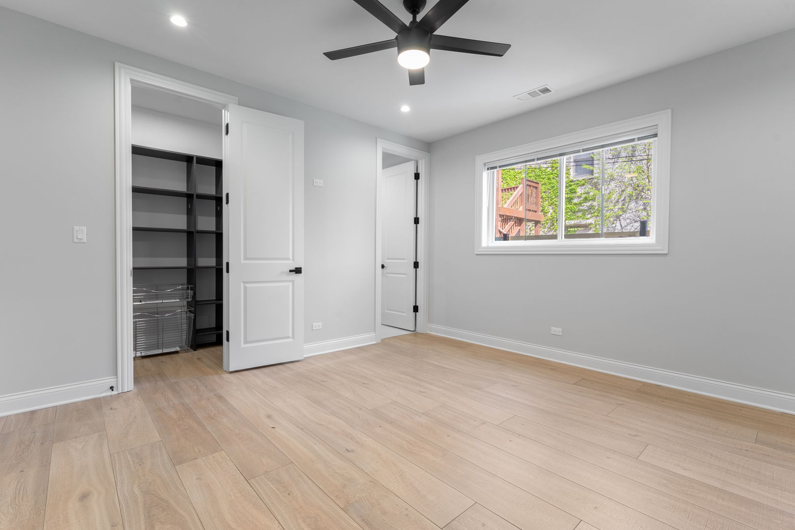 4817 S Wabash Avenue Unit: 2