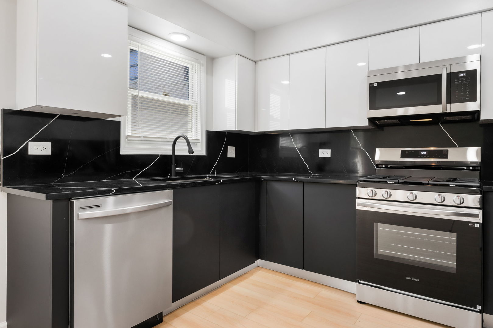 6523 S Ellis Avenue Unit: 6523