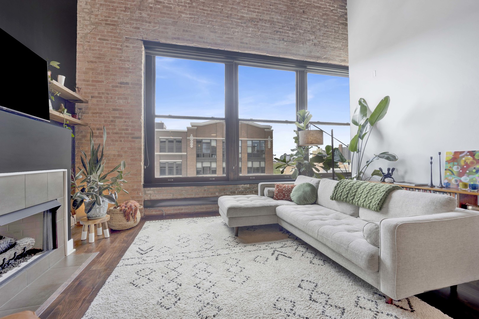 2303 S MICHIGAN Avenue Unit: 507