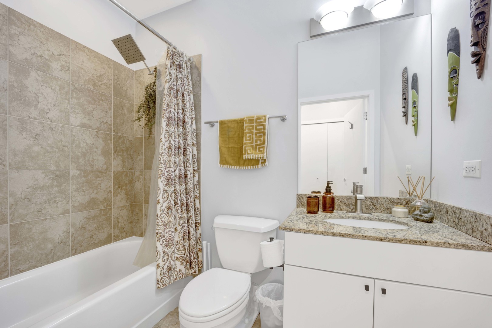 2303 S MICHIGAN Avenue Unit: 507