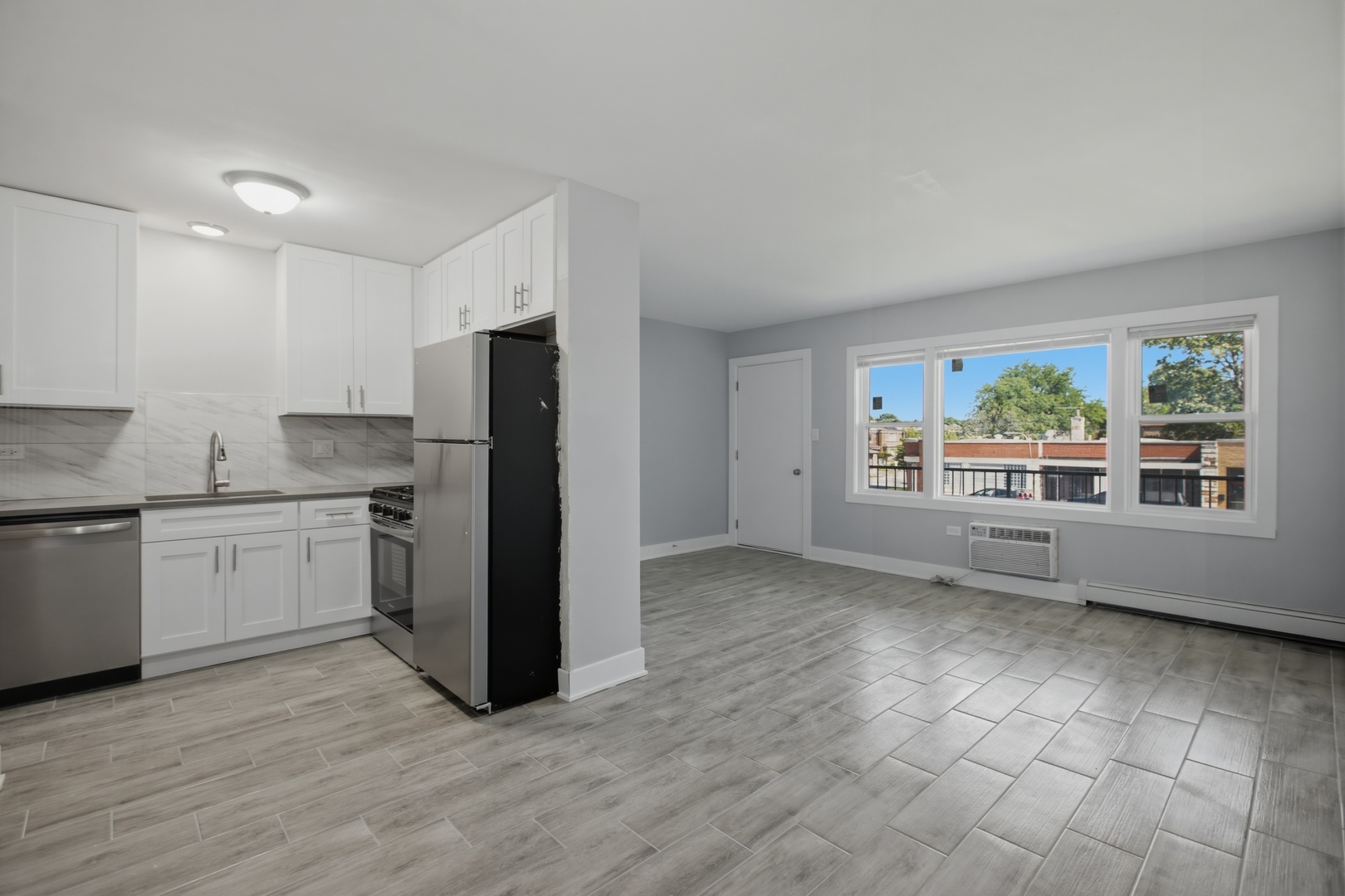 2537 E 83rd Street Unit: 207