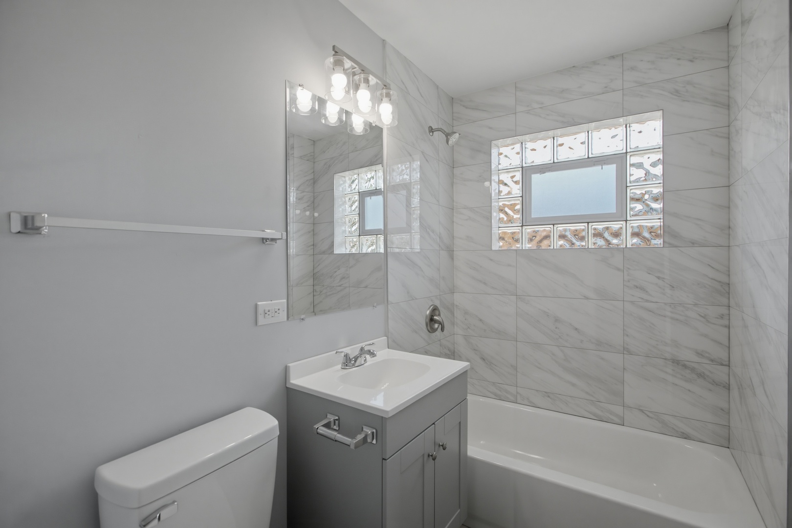 2537 E 83rd Street Unit: 207