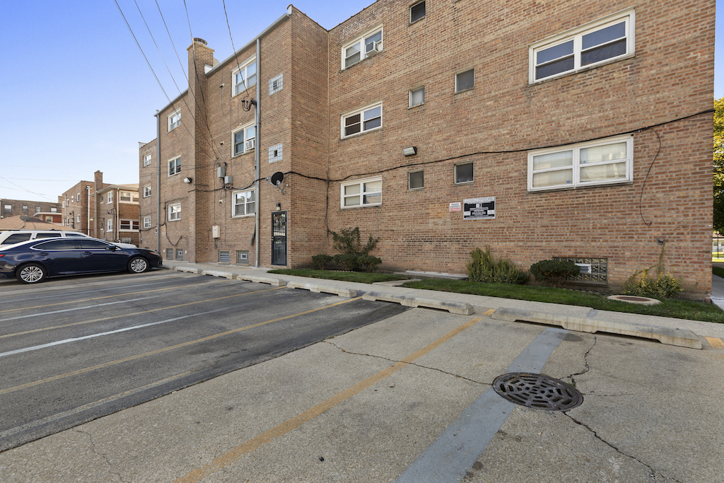8121 S King Drive Unit: B2