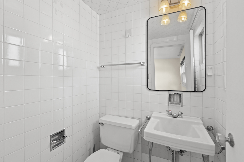 8121 S King Drive Unit: B2