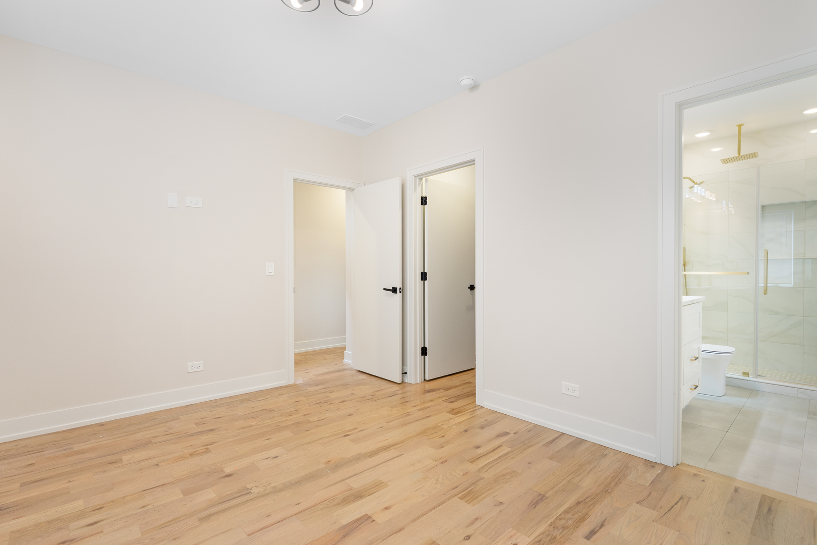 4605 S Saint Lawrence Avenue Unit: 201