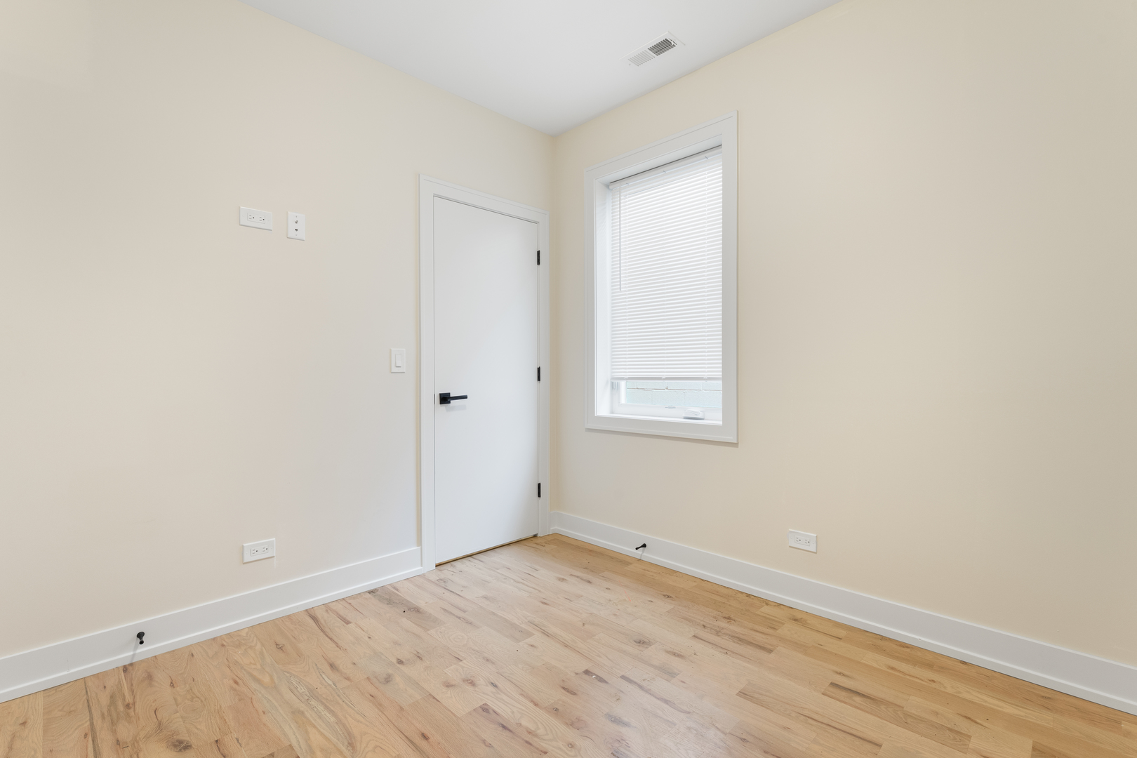 4607 S Saint Lawrence Avenue Unit: 301