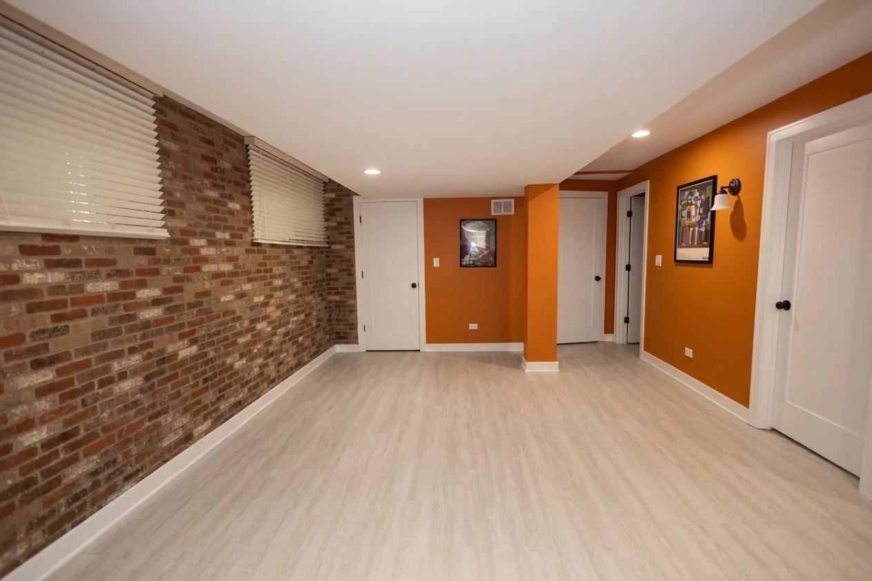 4424 S University Avenue Unit: 1
