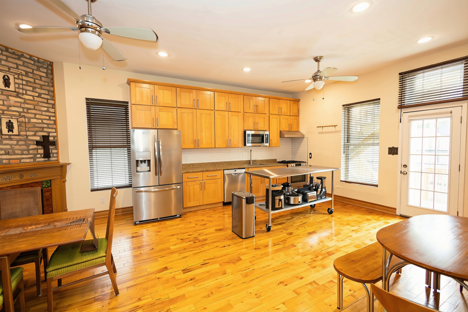 4424 S University Avenue Unit: 1