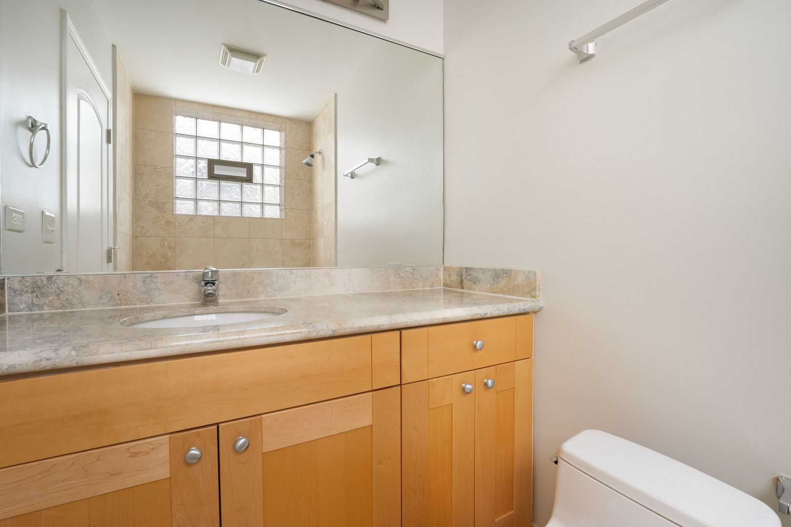 4427 S Oakenwald Avenue Unit: 4